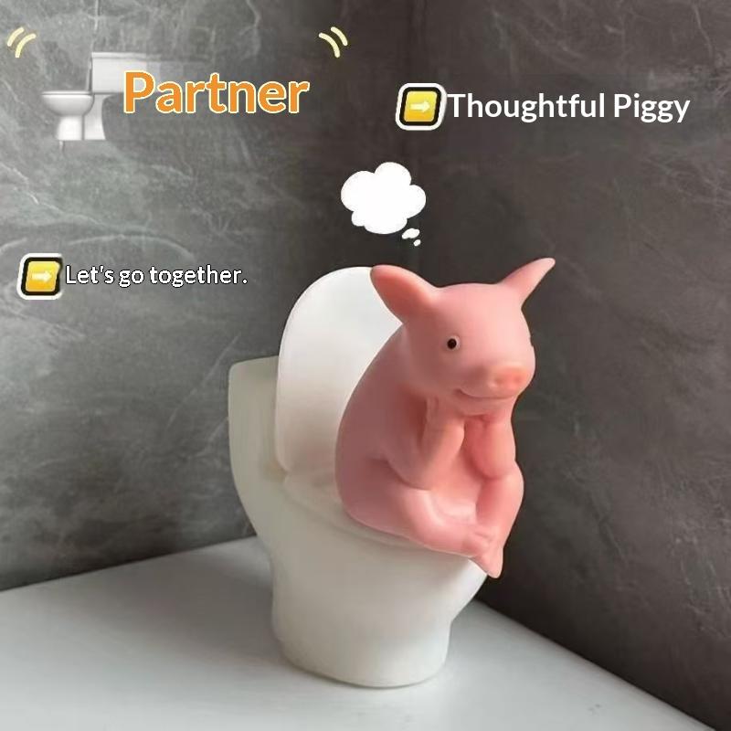 Jet Home Bathroom - Maialino Carino Seduto Sulla Toilette —
